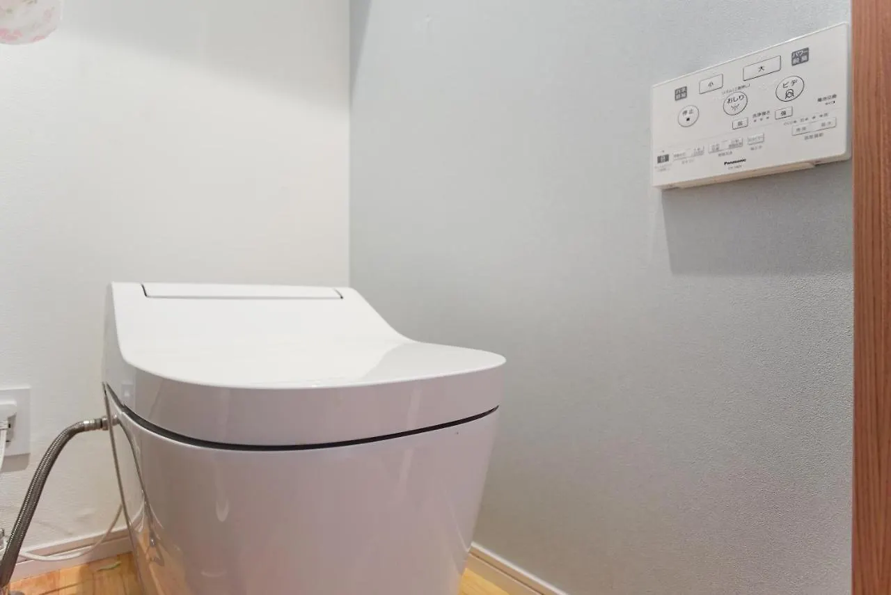 Skytree View Asakusa: 3-Minute Metro Walk, Smart Amenities Tokyo Apartment